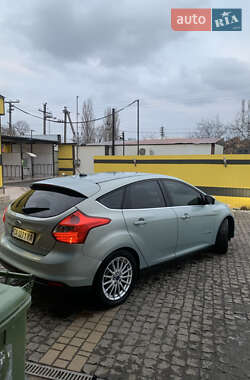 Хэтчбек Ford Focus 2013 в 
