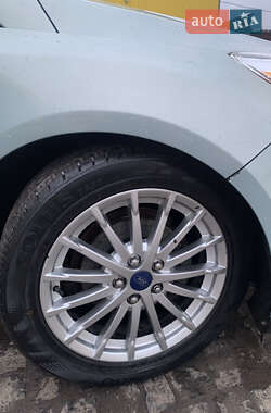 Хэтчбек Ford Focus 2013 в 