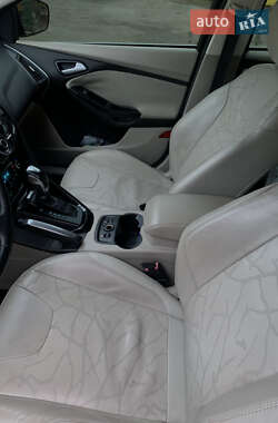 Хэтчбек Ford Focus 2013 в 