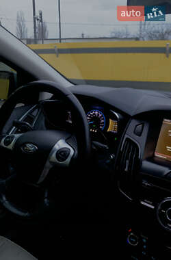 Хэтчбек Ford Focus 2013 в 