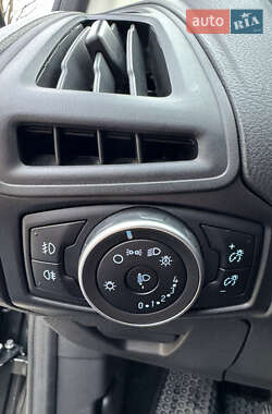 Хэтчбек Ford Focus 2015 в 