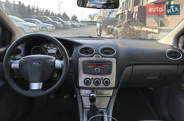 Хэтчбек Ford Focus 2010 в 