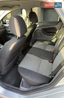 Хэтчбек Ford Focus 2010 в 