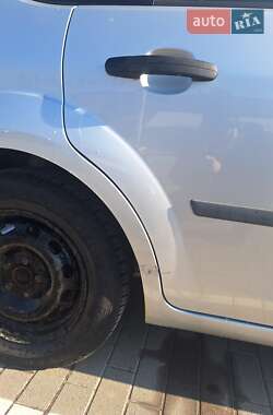 Хэтчбек Ford Focus 2005 в 