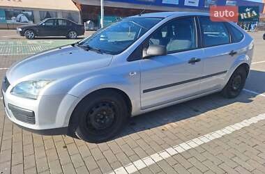 Хэтчбек Ford Focus 2005 в 