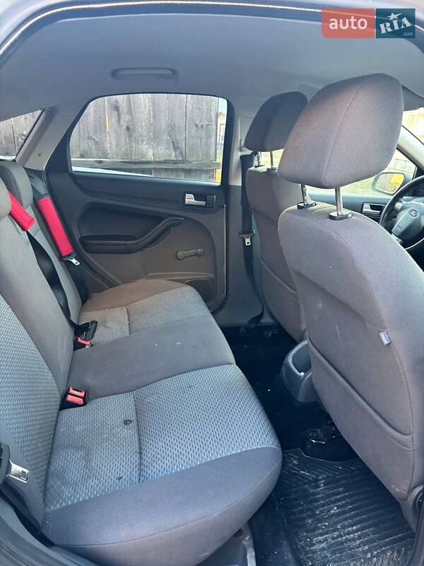 Хэтчбек Ford Focus 2007 в Белых Ославах