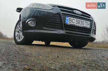 Хэтчбек Ford Focus 2011 в 