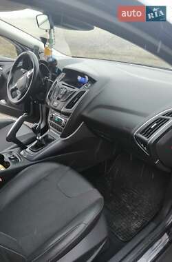 Хэтчбек Ford Focus 2011 в 