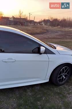 Седан Ford Focus 2015 в 