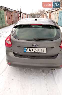 Хэтчбек Ford Focus 2012 в 