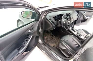 Хэтчбек Ford Focus 2012 в 