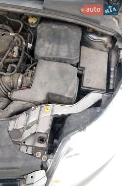 Хэтчбек Ford Focus 2012 в 