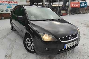 Хэтчбек Ford Focus 2005 в Остроге