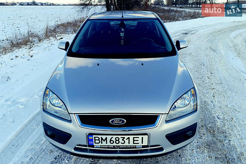 Хетчбек Ford Focus 2005 в Ромнах