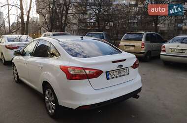 Седан Ford Focus 2011 в 
