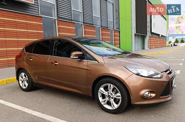 Хэтчбек Ford Focus 2014 в Киеве