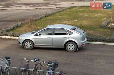Хэтчбек Ford Focus 2011 в 