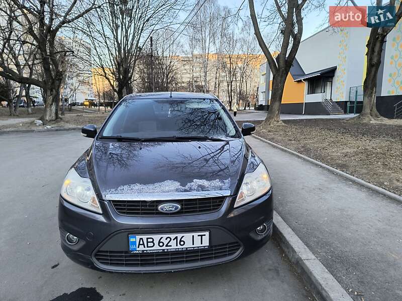 Хэтчбек Ford Focus 2011 в 
