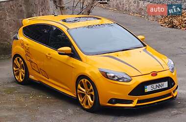 Хэтчбек Ford Focus 2013 в 