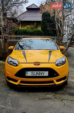 Хэтчбек Ford Focus 2013 в 