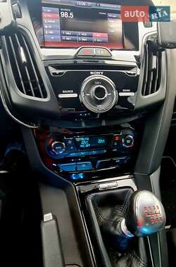 Хэтчбек Ford Focus 2013 в 