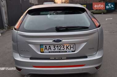 Хэтчбек Ford Focus 2010 в 