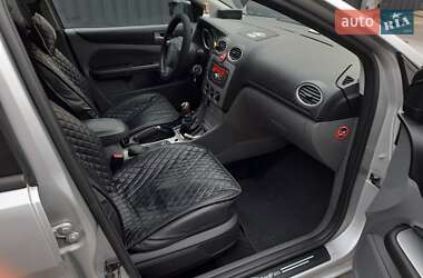 Хэтчбек Ford Focus 2010 в 