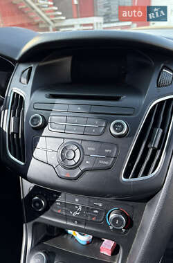 Хэтчбек Ford Focus 2015 в 