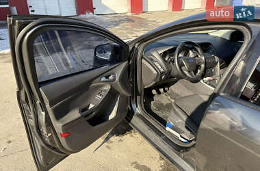 Хэтчбек Ford Focus 2015 в 