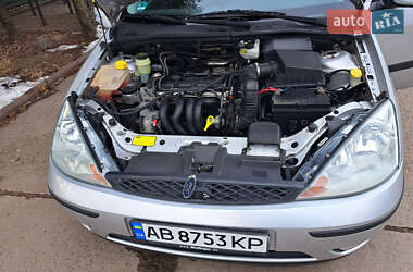 Хэтчбек Ford Focus 2001 в 