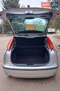 Хэтчбек Ford Focus 2001 в 