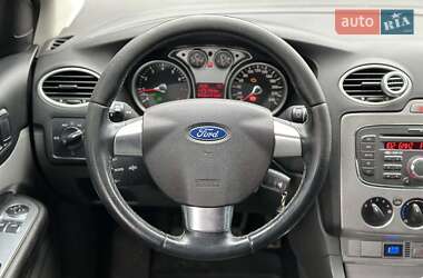 Хетчбек Ford Focus 2011 в 