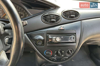 Седан Ford Focus 2001 в 