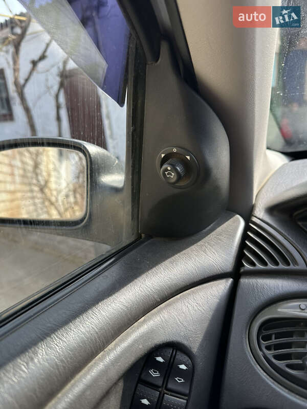 Седан Ford Focus 2001 в Херсоне