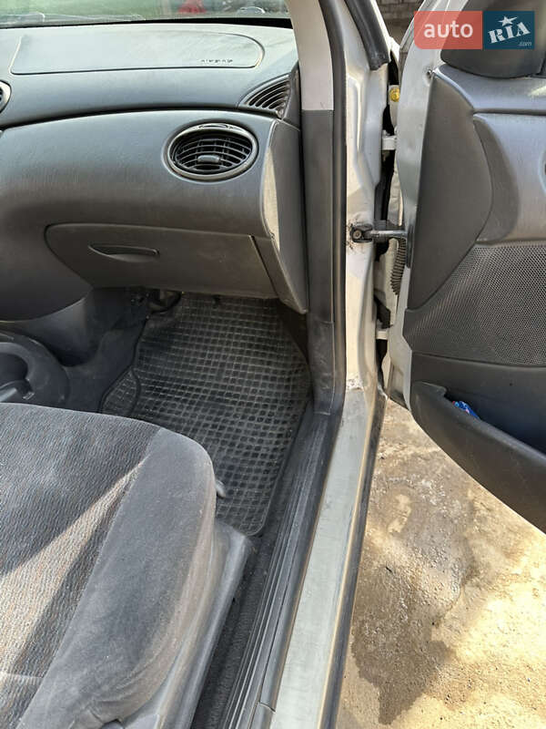 Седан Ford Focus 2001 в Херсоне