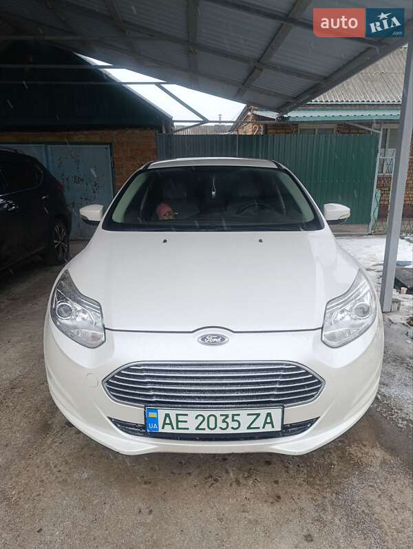 Хэтчбек Ford Focus 2013 в 