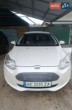 Хэтчбек Ford Focus 2013 в 