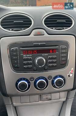 Хэтчбек Ford Focus 2010 в 
