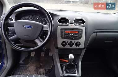 Хэтчбек Ford Focus 2010 в 