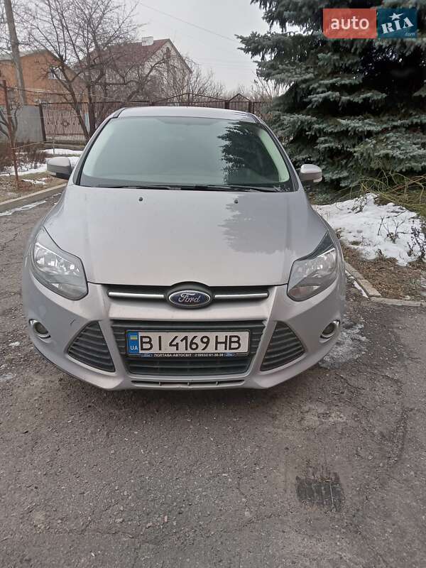 Хэтчбек Ford Focus 2013 в 