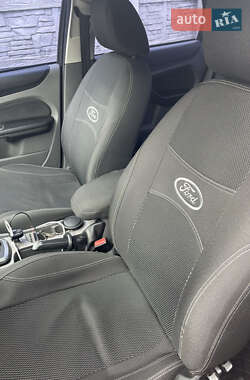 Седан Ford Focus 2010 в 