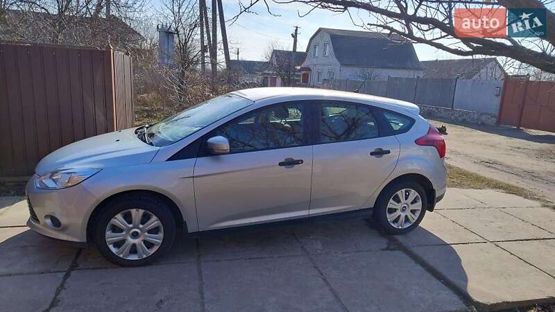 Хэтчбек Ford Focus 2014 в Глухове