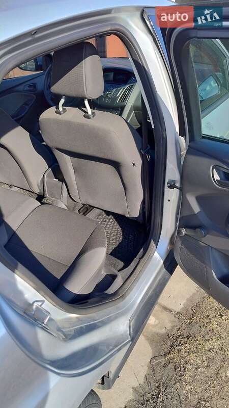 Хэтчбек Ford Focus 2014 в Глухове