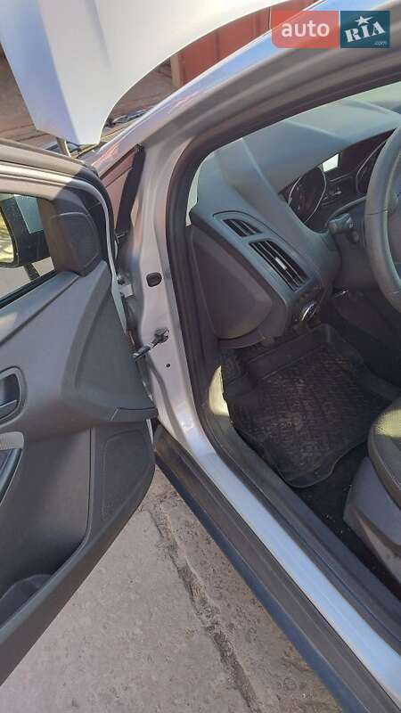 Хэтчбек Ford Focus 2014 в Глухове
