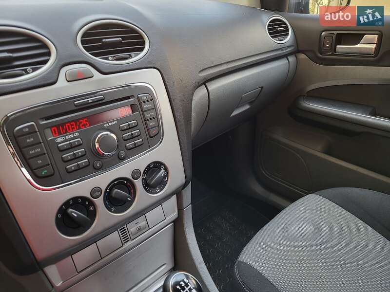 Хэтчбек Ford Focus 2011 в Львове