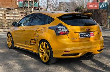 Хэтчбек Ford Focus 2013 в 