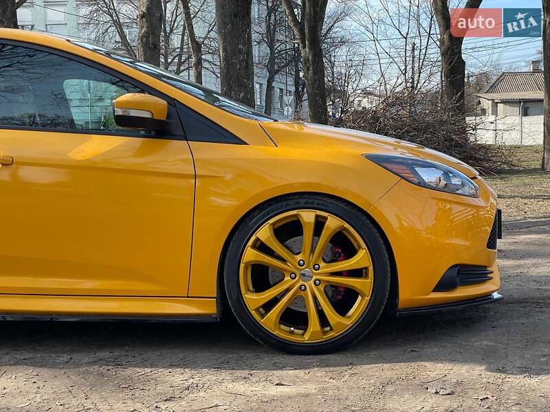 Хэтчбек Ford Focus 2013 в Киеве
