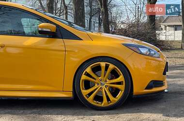 Хэтчбек Ford Focus 2013 в 