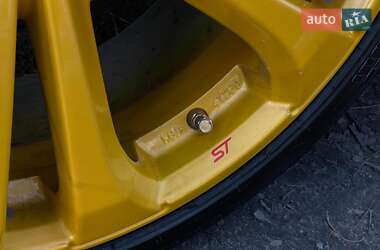 Хэтчбек Ford Focus 2013 в 