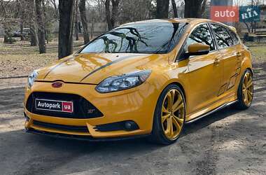 Хэтчбек Ford Focus 2013 в 